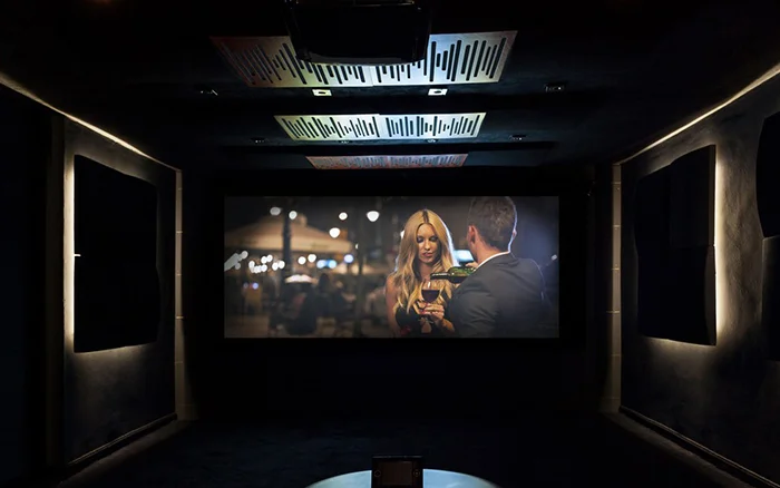 Why A Fixed Frame Projection Screen Is Better Than Projecting On A Wall -  Lumina Screens