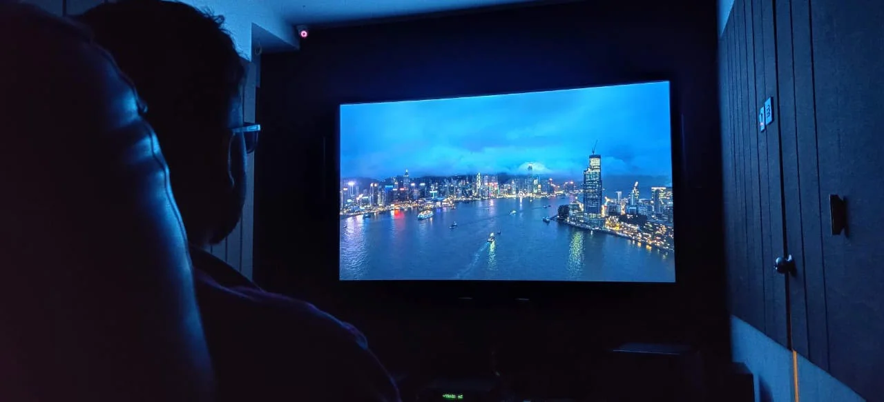 Why A Fixed Frame Projection Screen Is Better Than Projecting On A Wall -  Lumina Screens